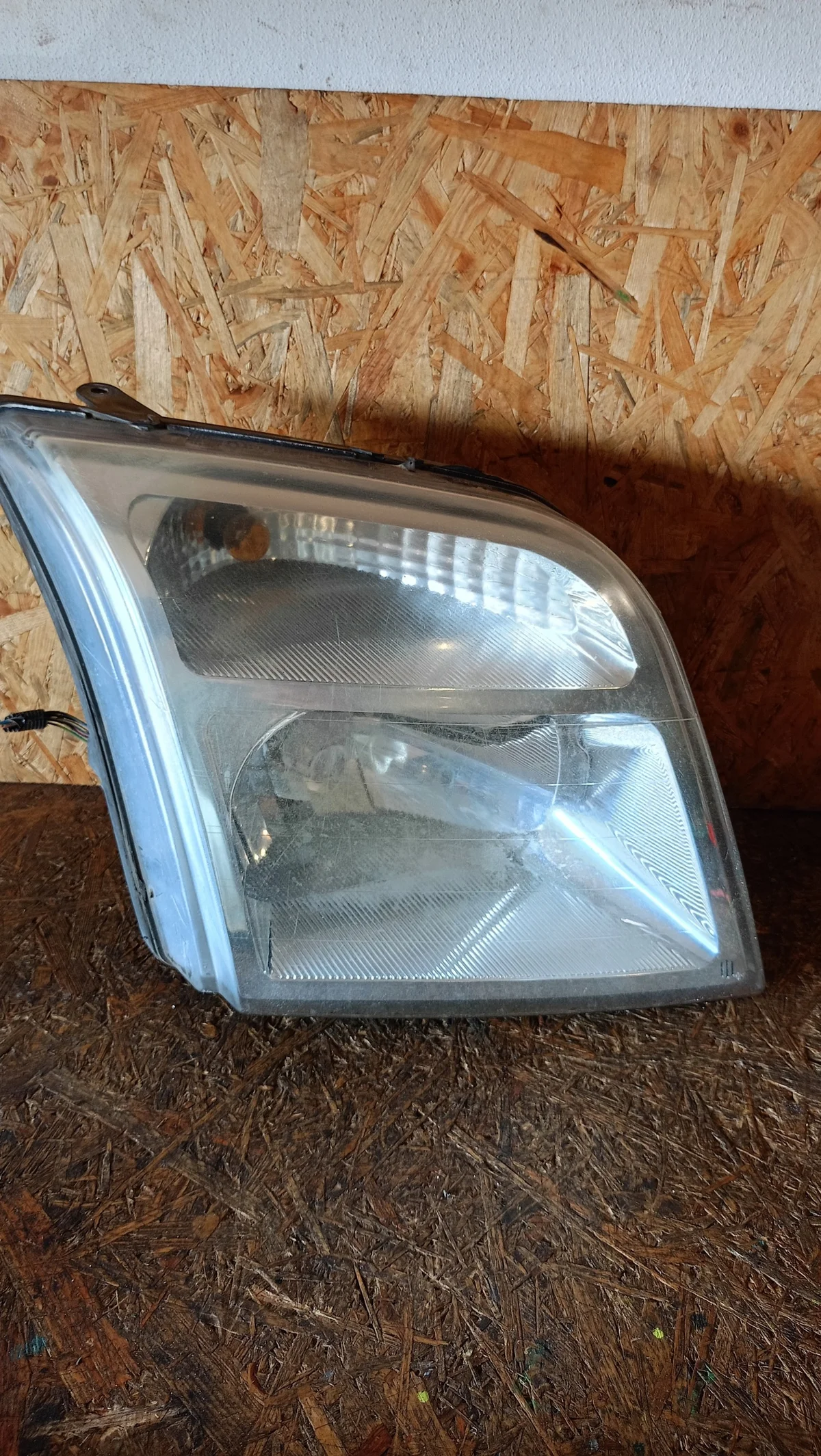 Faro Ford Transit Connect Mk1 Derecho Usado image 3