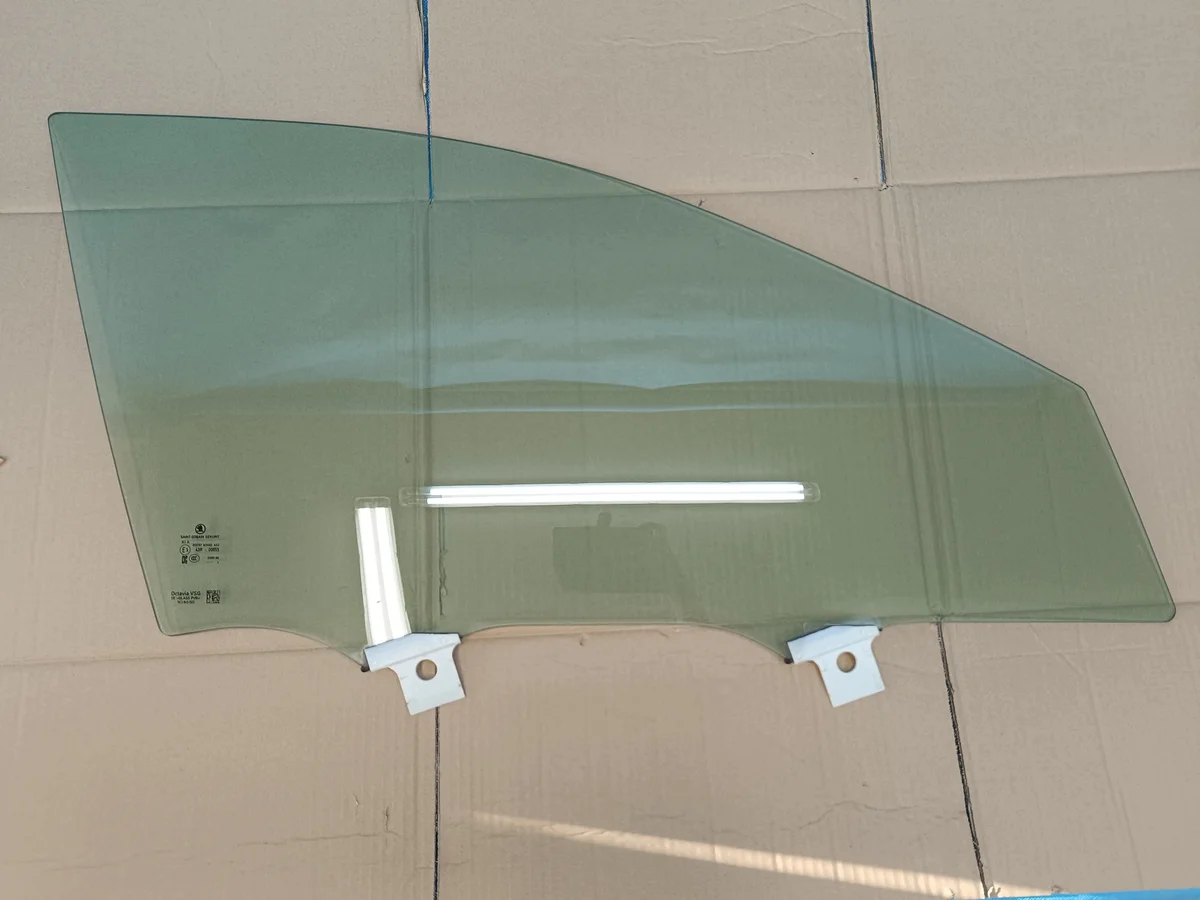 Skoda Octavia IV Combi Front Right Door Glass