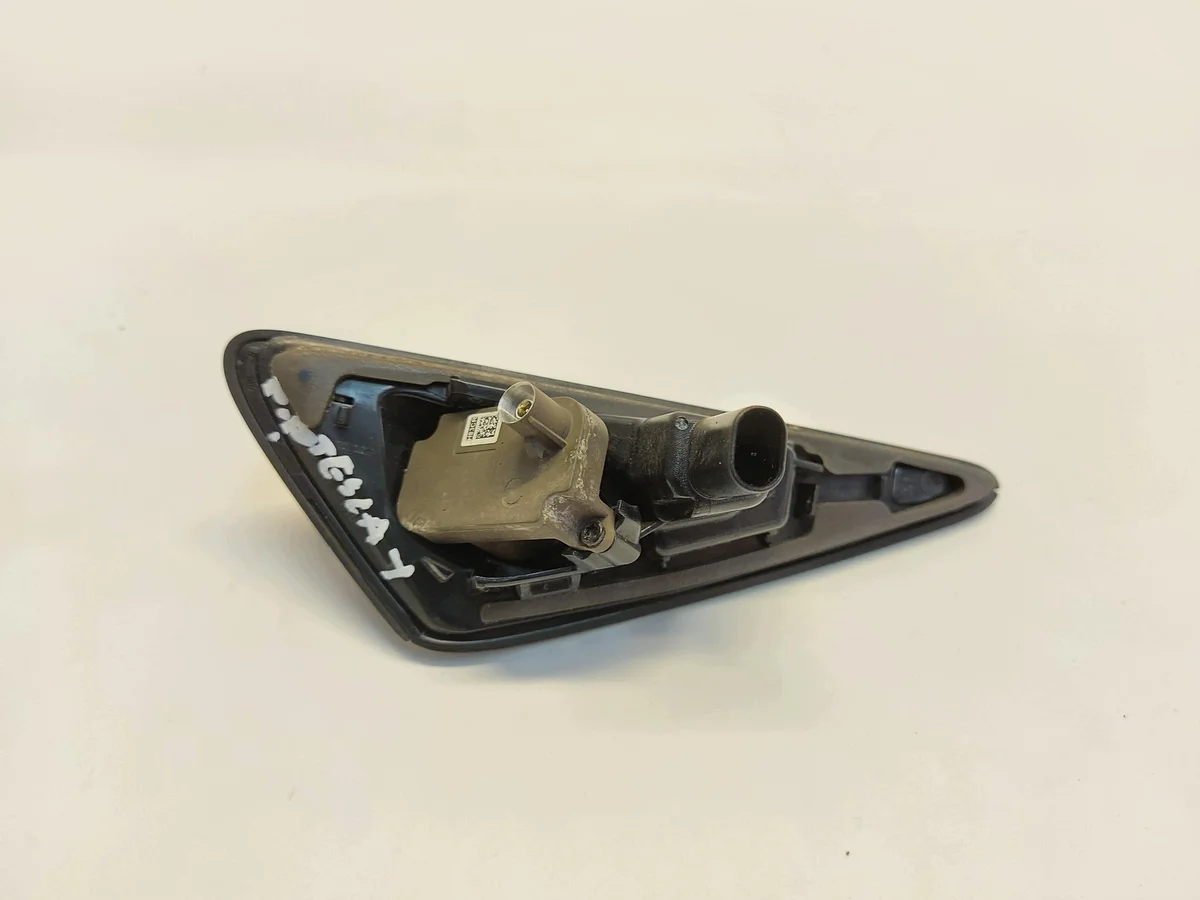 Tesla Model Y Blinkers 2024 Höger Fram 1873283 image 3