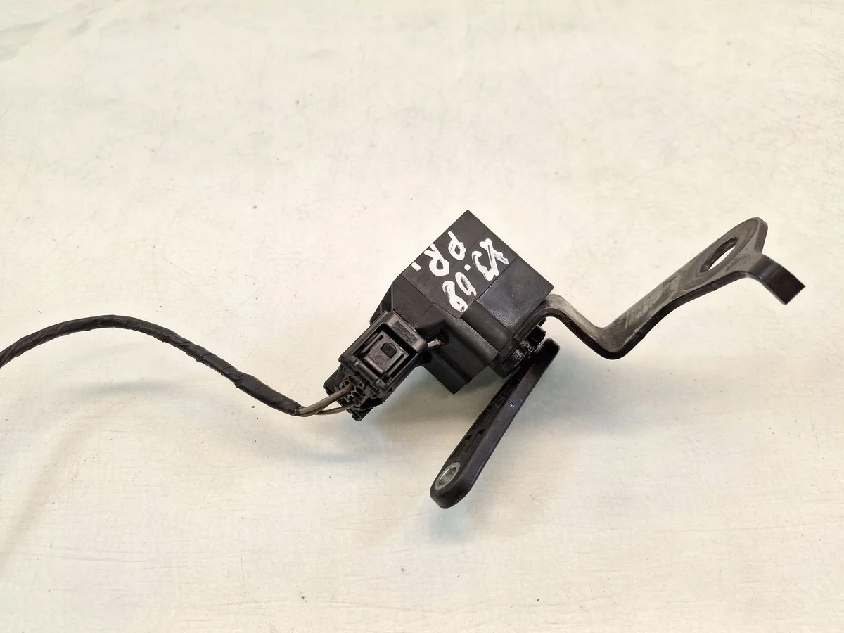 BMW X3 E83 Sensor Nivelación Luces 6784701 image 3