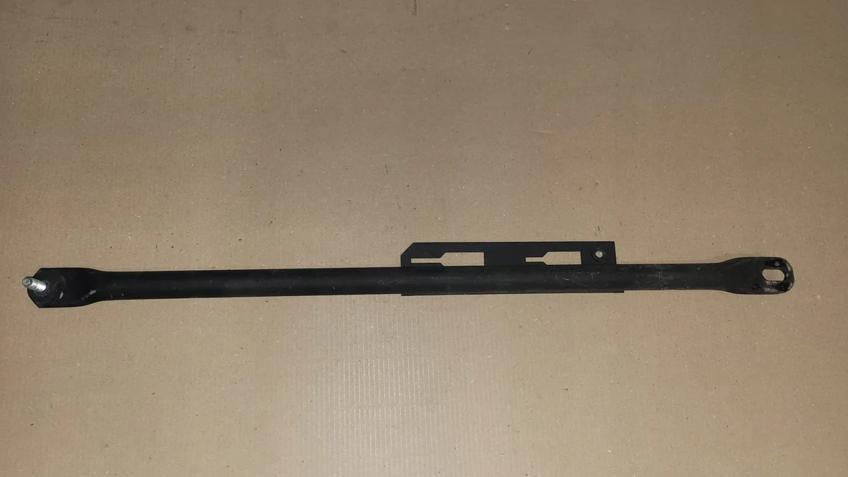Volvo XC60 II Halter Gurtstraffer vorne links image 3