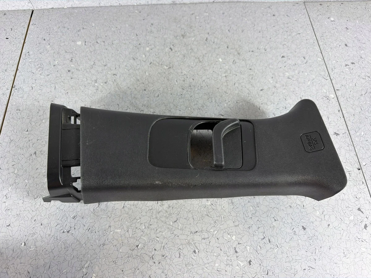 Nissan Qashqai J11 övre mittstolpsskydd höger