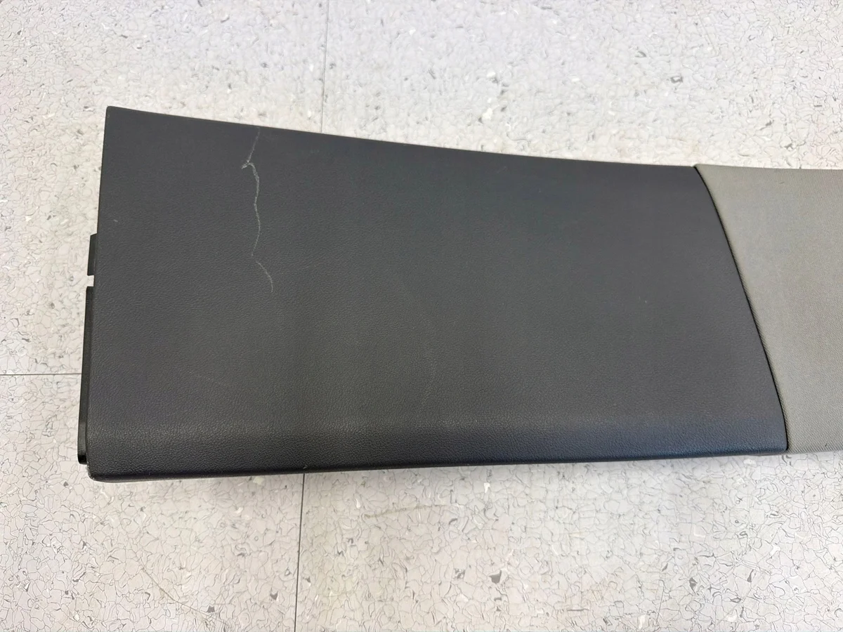 Habillage montant central VW Touareg 7L0868312 image 3
