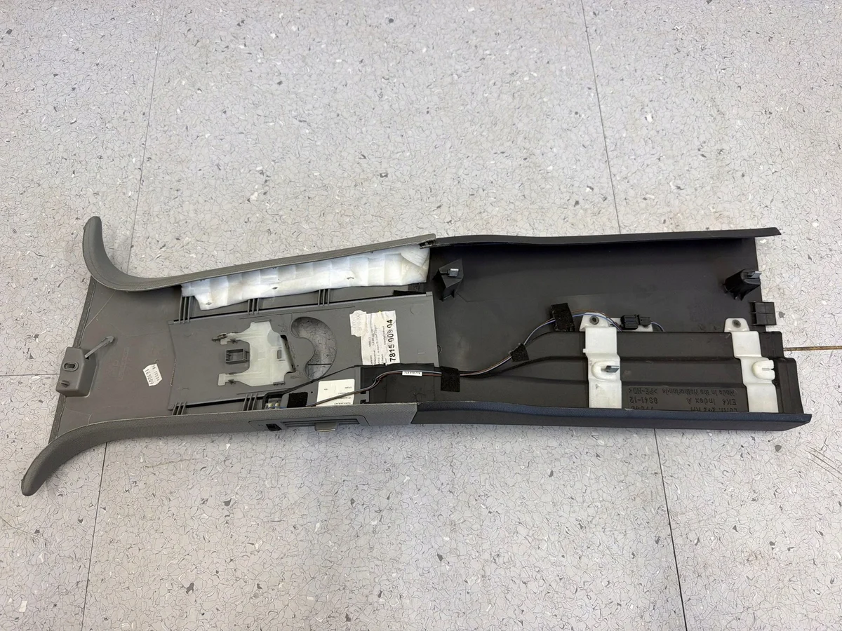 Habillage montant central VW Touareg 7L0868312 image 4