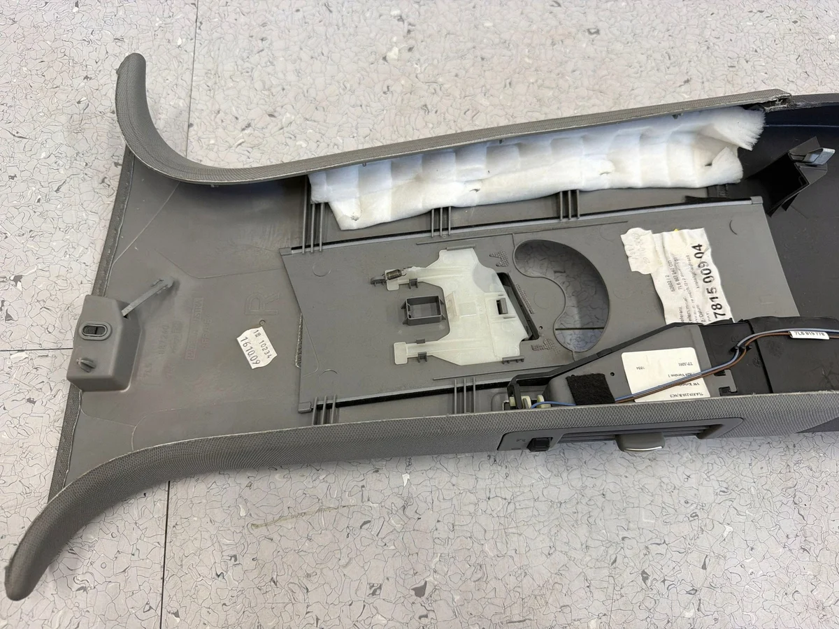 Habillage montant central VW Touareg 7L0868312 image 5