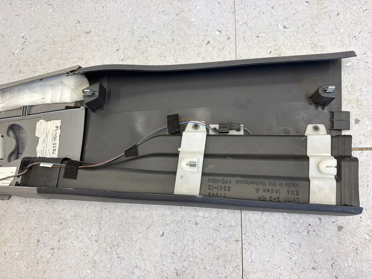 Habillage montant central VW Touareg 7L0868312 image 6
