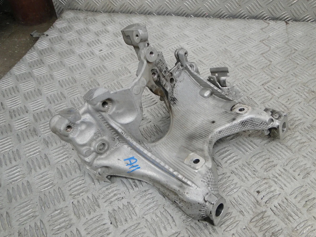 Soporte caja cambios Audi A4 B9 8W0399296E