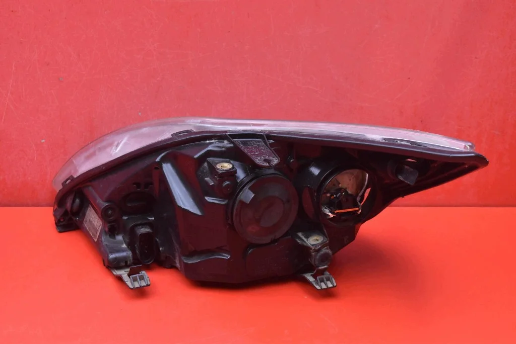 Faro Derecho Ford Focus MK2 08-11 Usado image 3