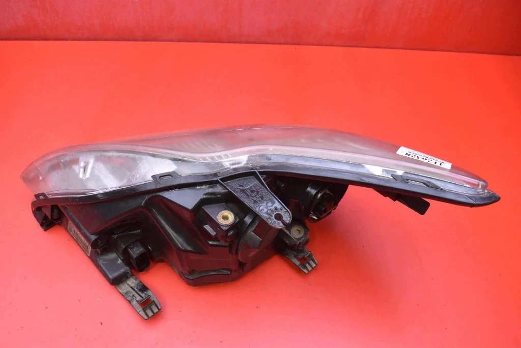 Faro Derecho Ford Focus MK2 08-11 Usado image 5