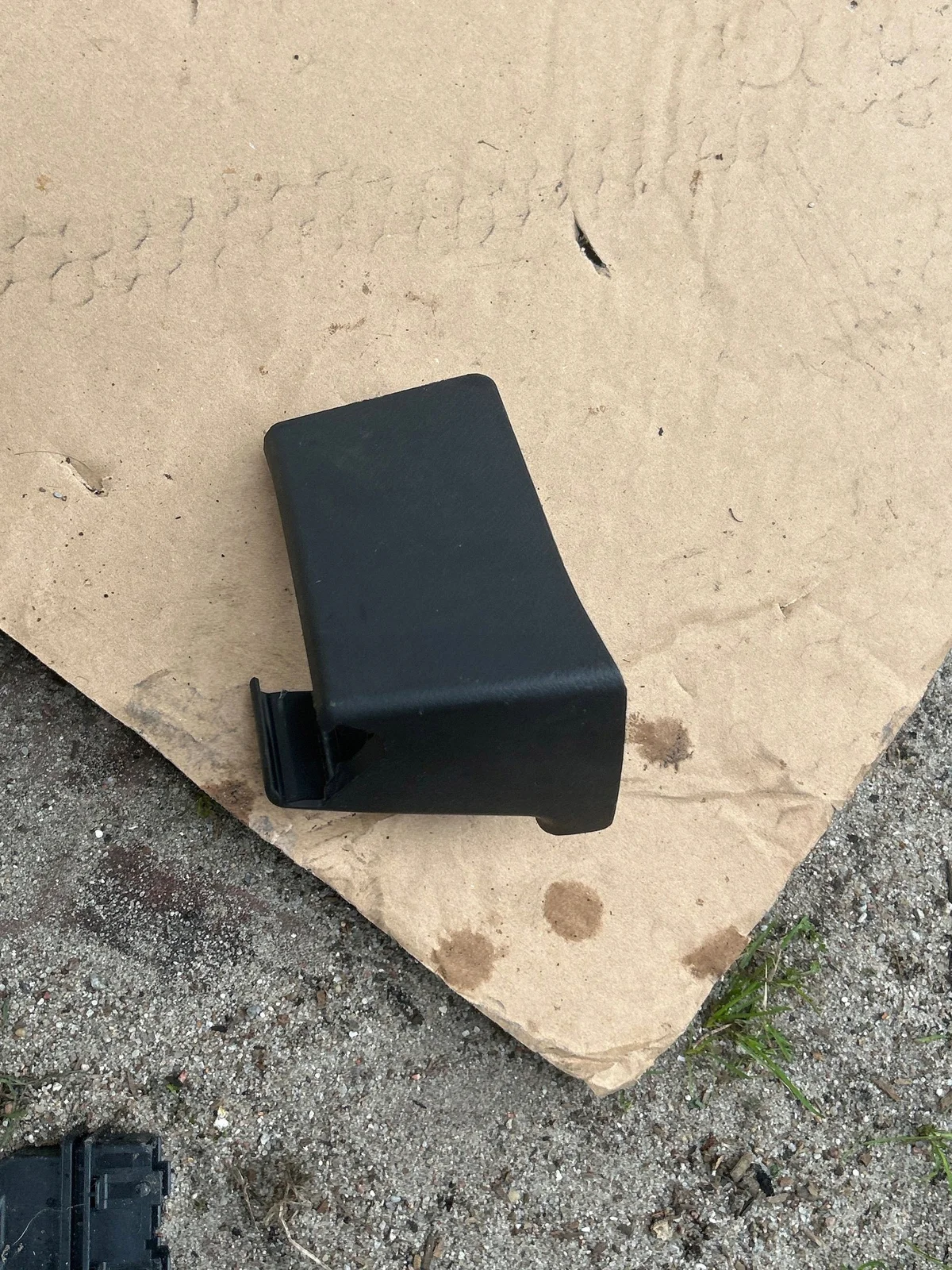 Mercedes-Benz B W246 W242 Cache rail siège gauche A2429190720