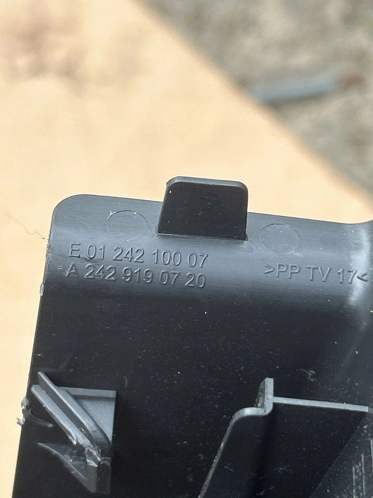 Mercedes-Benz B W246 W242 Cache rail siège gauche A2429190720 image 3