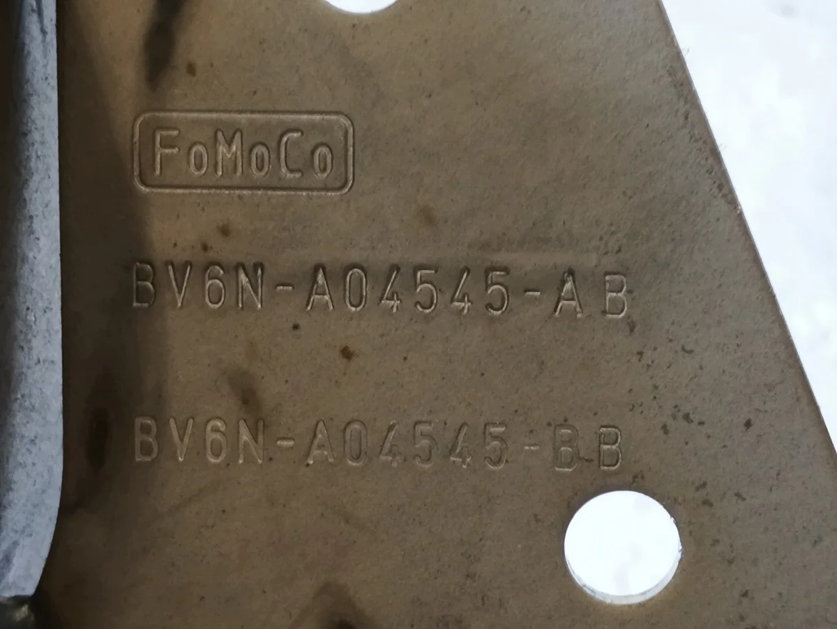 Ford Focus Mk3 Console Bracket BV6NA04545AB image 8