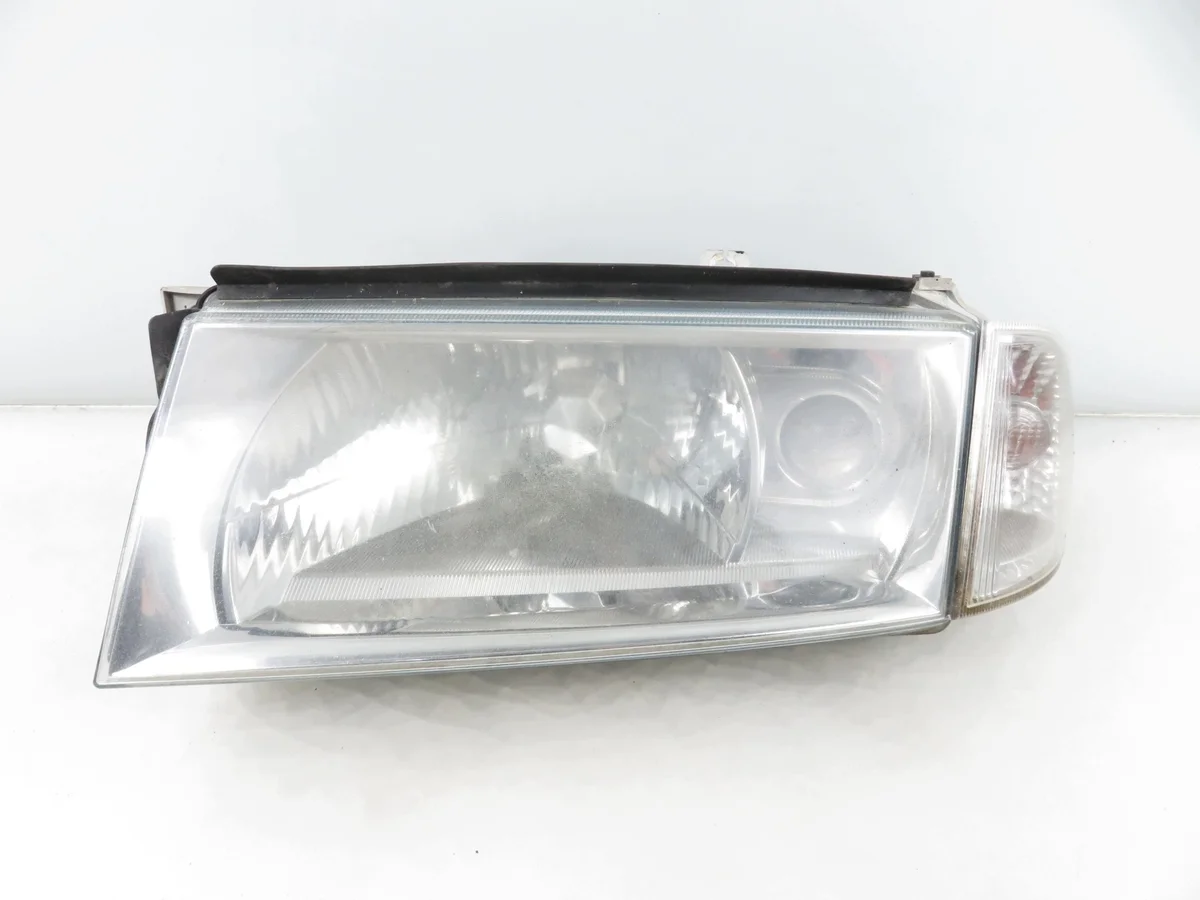 Farol Esquerdo Skoda Octavia I 1U1941015E
