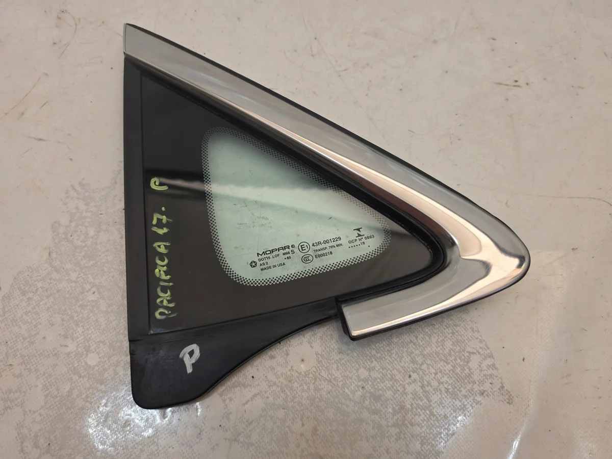 Chrysler Pacifica 17- Höger Fram Trikangelruta image 2