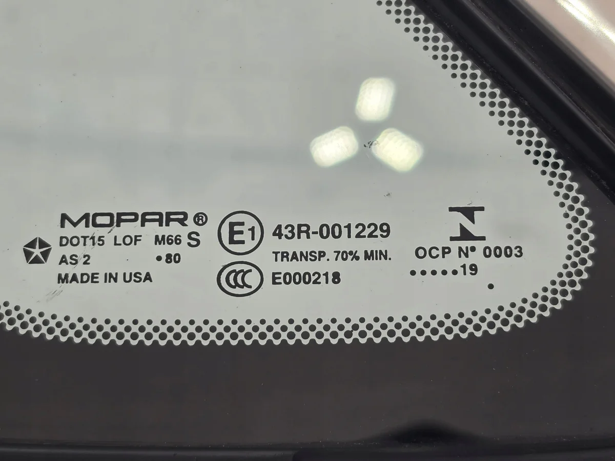 Chrysler Pacifica 17- Höger Fram Trikangelruta image 9