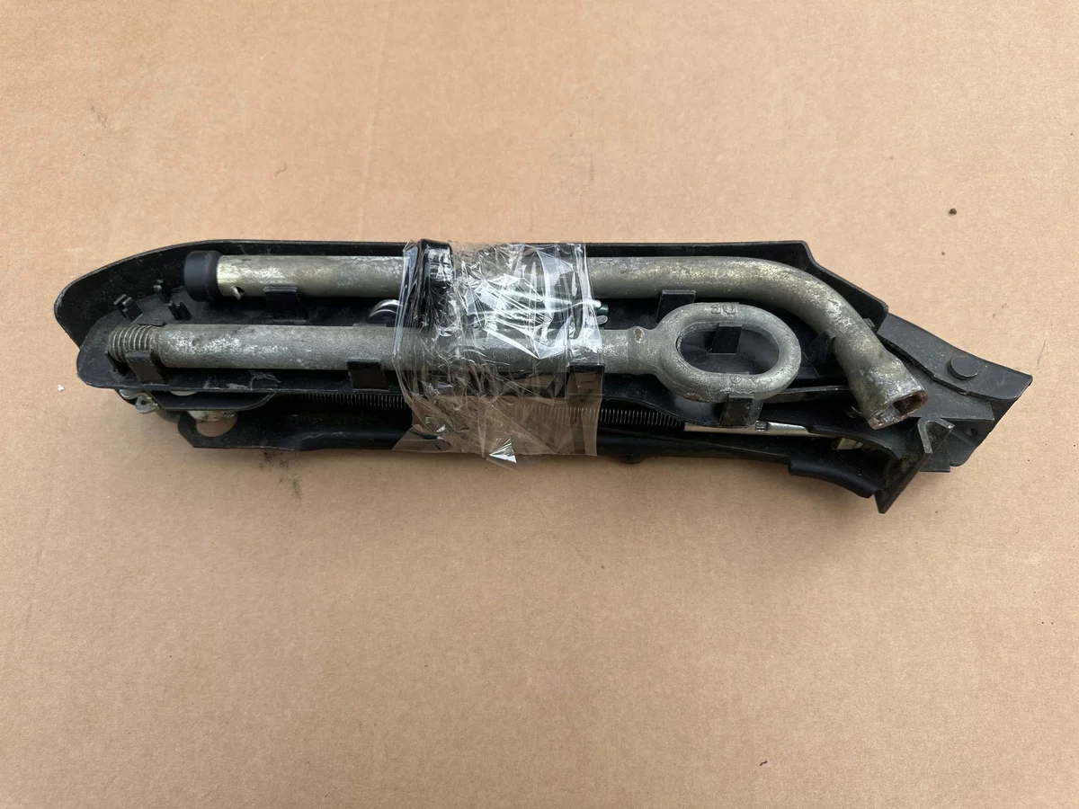 VW T5 Macaco Chave Kit Usado 7H0011031