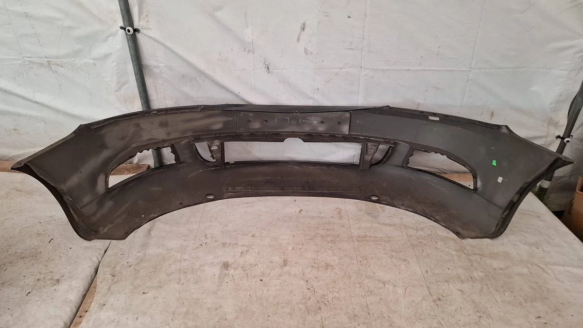 Skoda Octavia II Front Bumper 1Z0807221M Used image 3