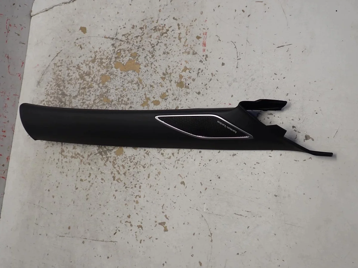 Tapicería Pilar A Derecho VW Golf VIII 5H0867234