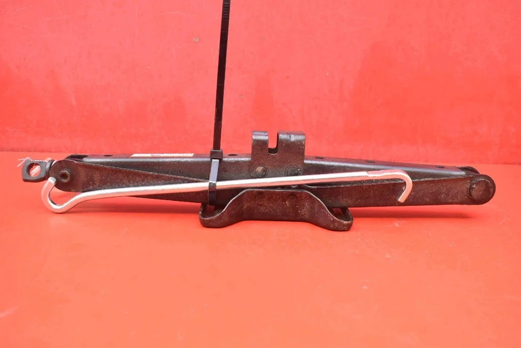 Domkraft Toyota RAV4 IV 2015-2020 image 3