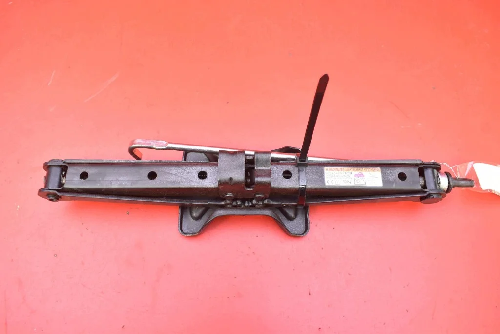 Domkraft Toyota RAV4 IV 2015-2020 image 5