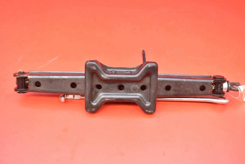 Domkraft Toyota RAV4 IV 2015-2020 image 6