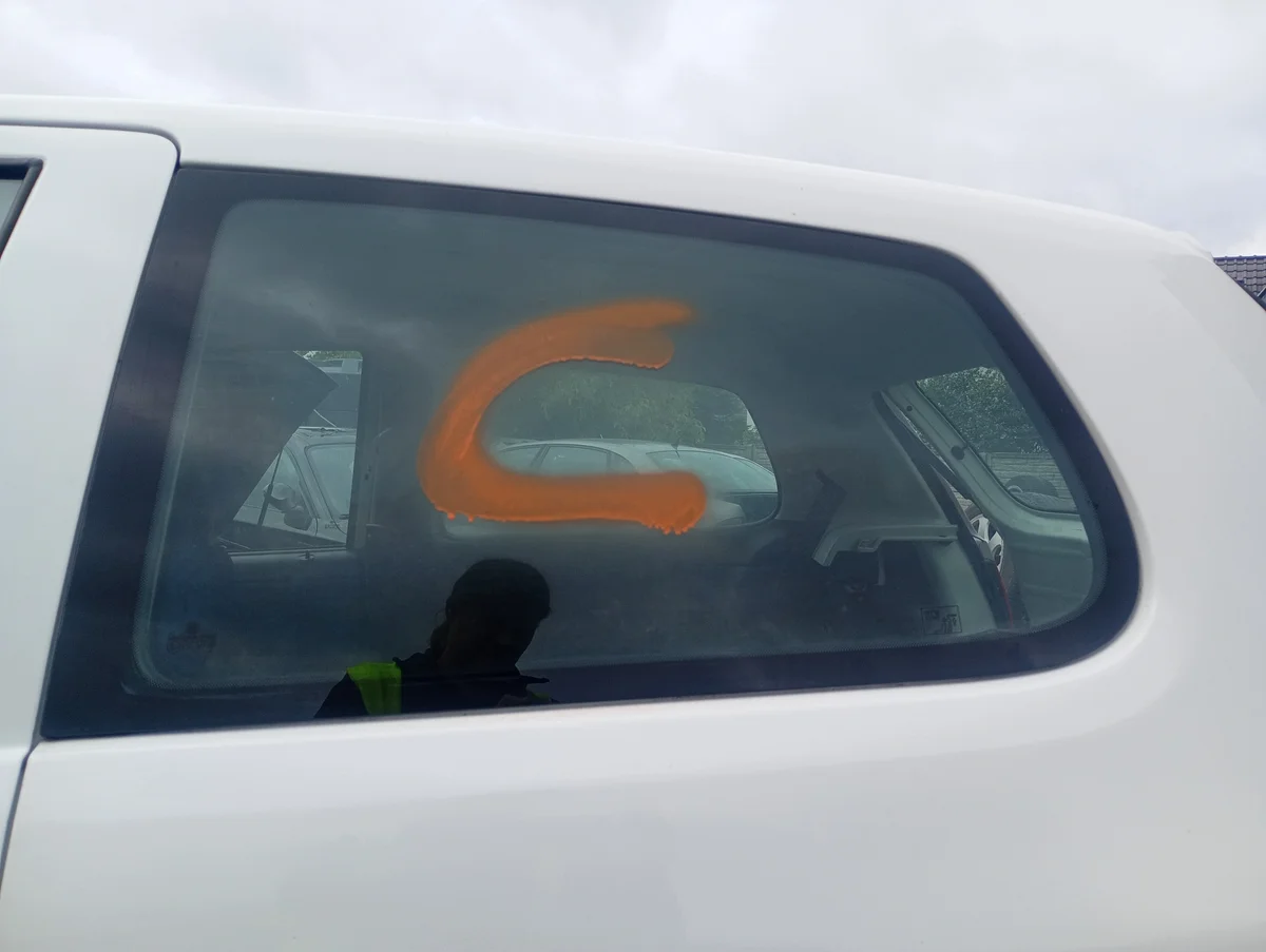 VW Fox Seitenfenster hinten links (OEM: MM-1609-38)