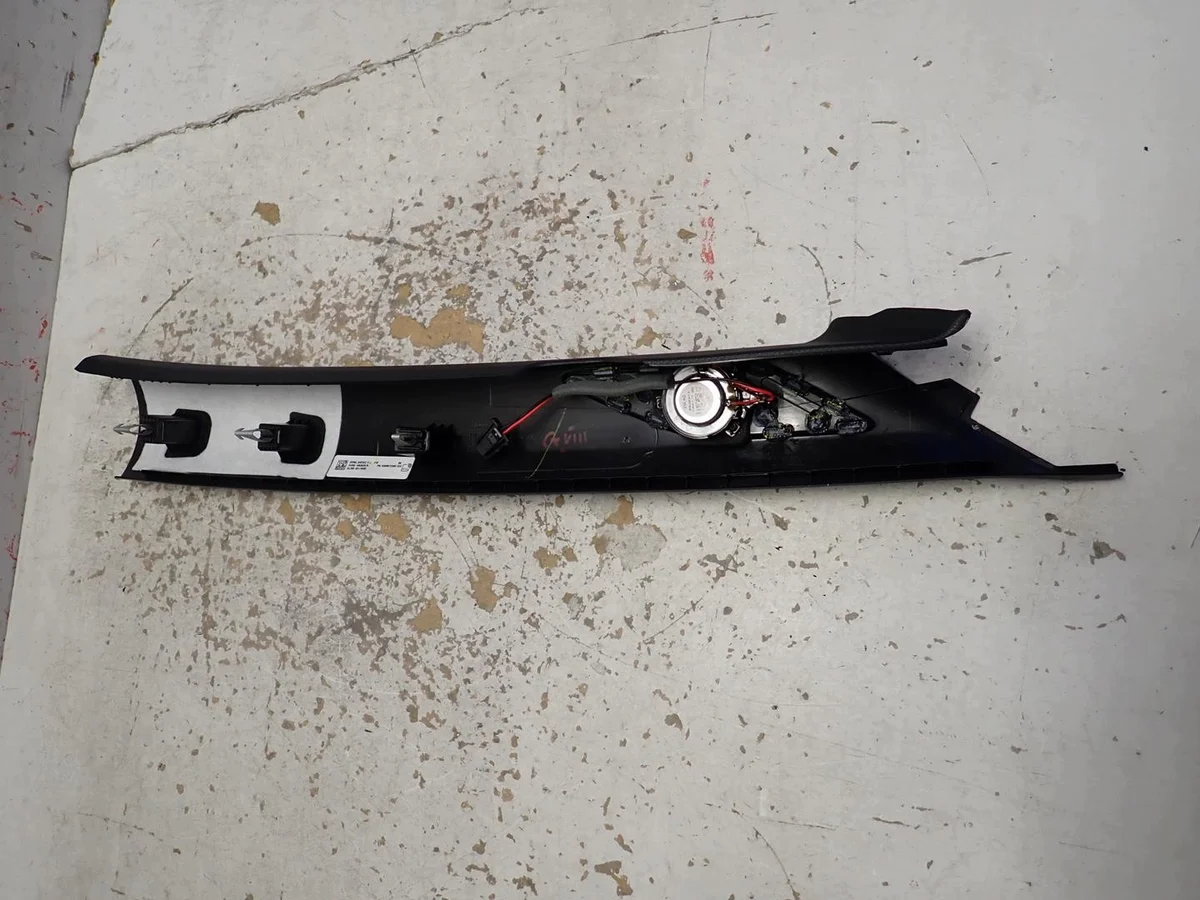 Cache montant A gauche VW Golf VIII 5H0867233 image 3