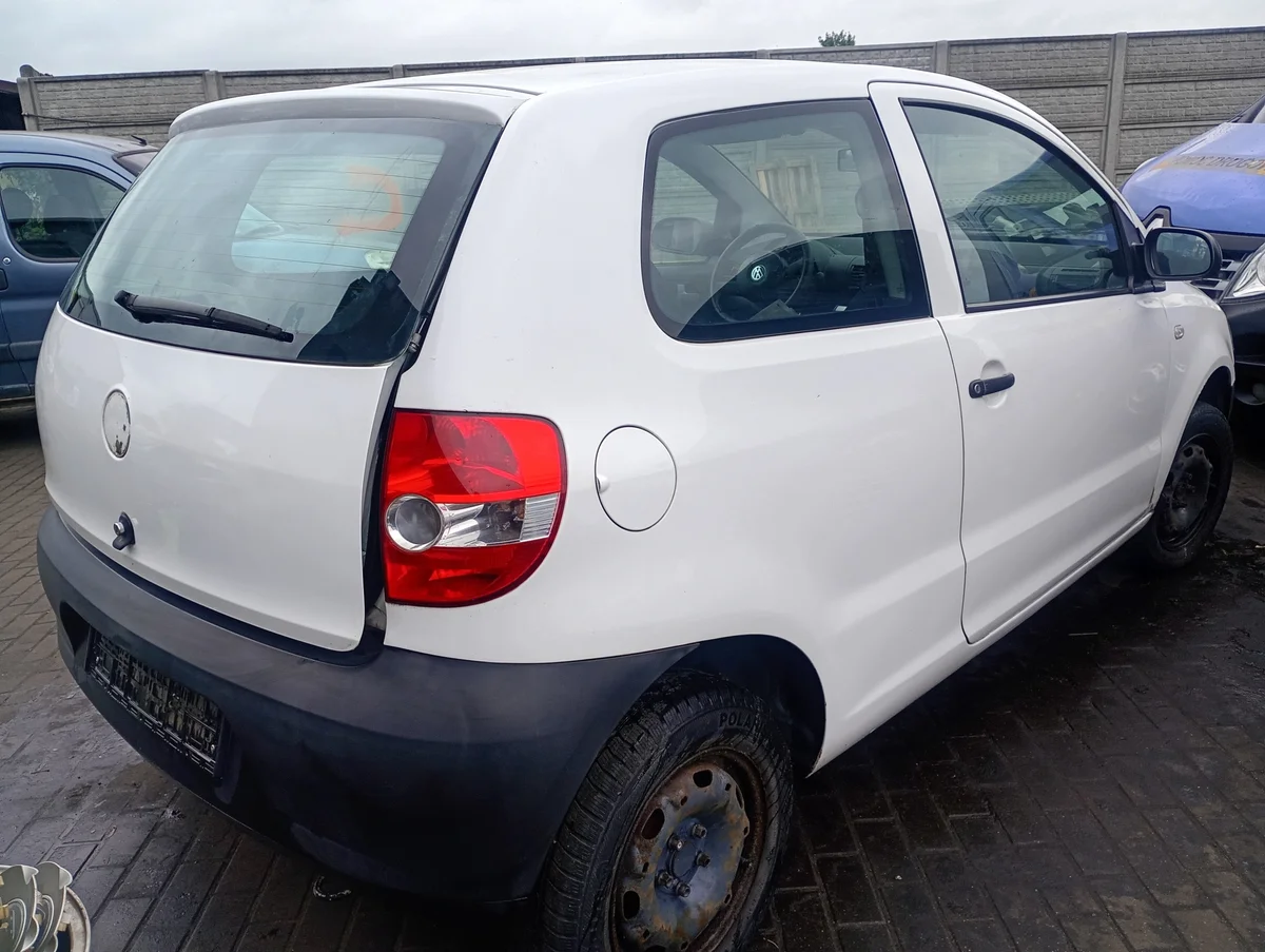 VW Fox Rear Right Side Window Used MM-1609-39 image 5