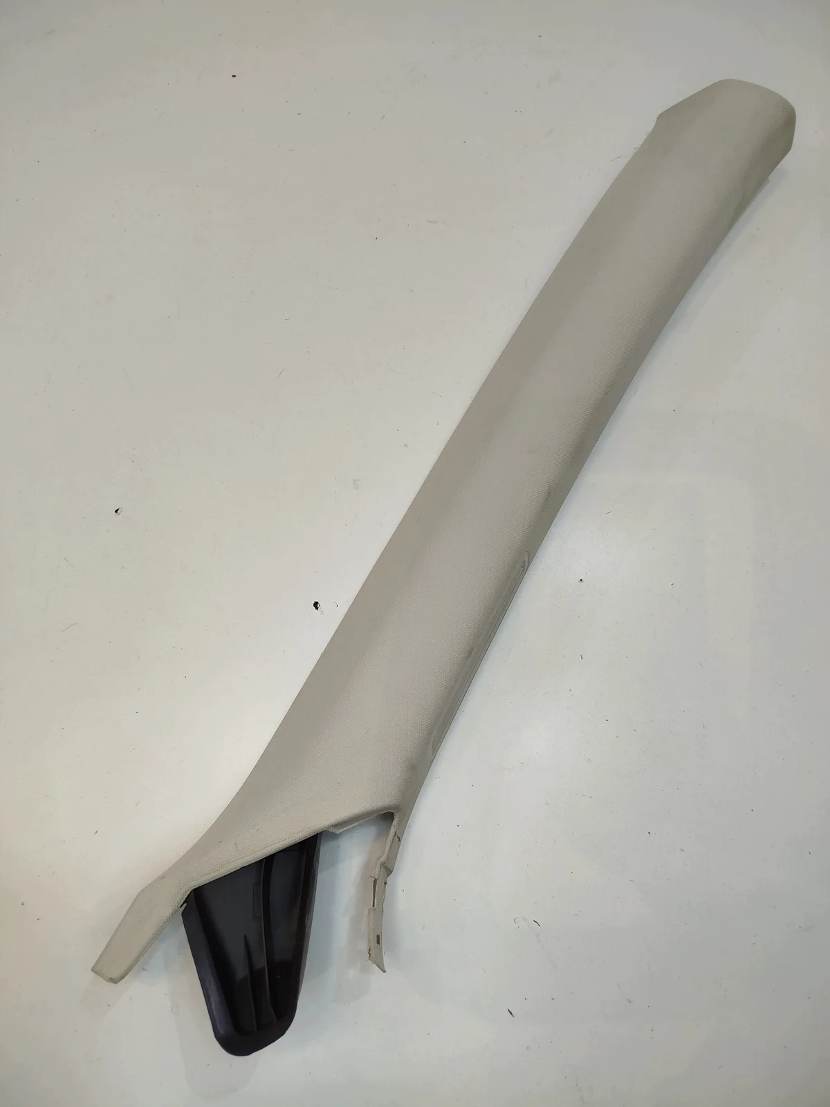 VW Passat B8 höger A-stolpsskydd fram