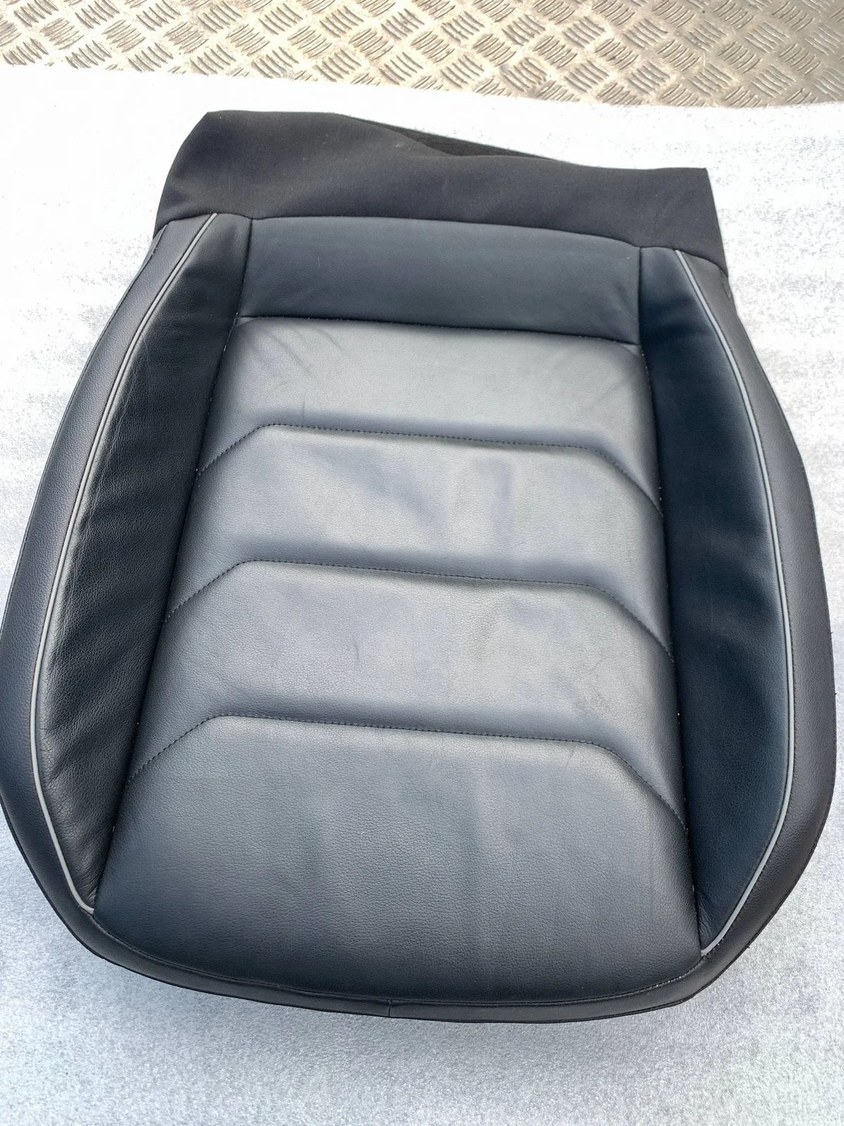 VW Tiguan 2016-22 Framsäte Höger 5NA881406M image 5