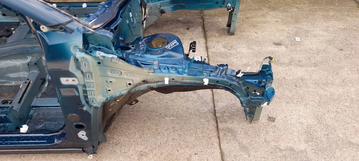 Toyota C-HR II Etulokero Oikea 000000898