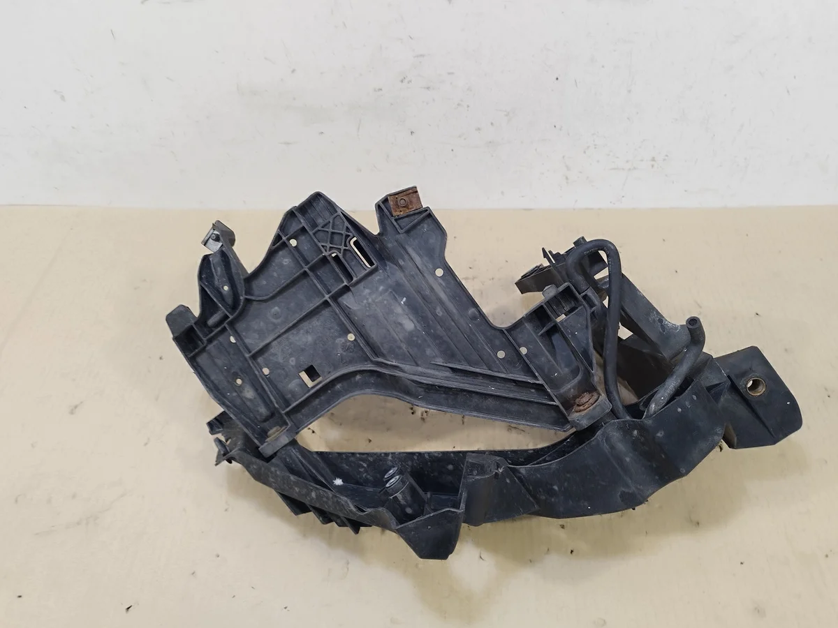Support phare gauche Audi A4 B8 8K0805607L image 4