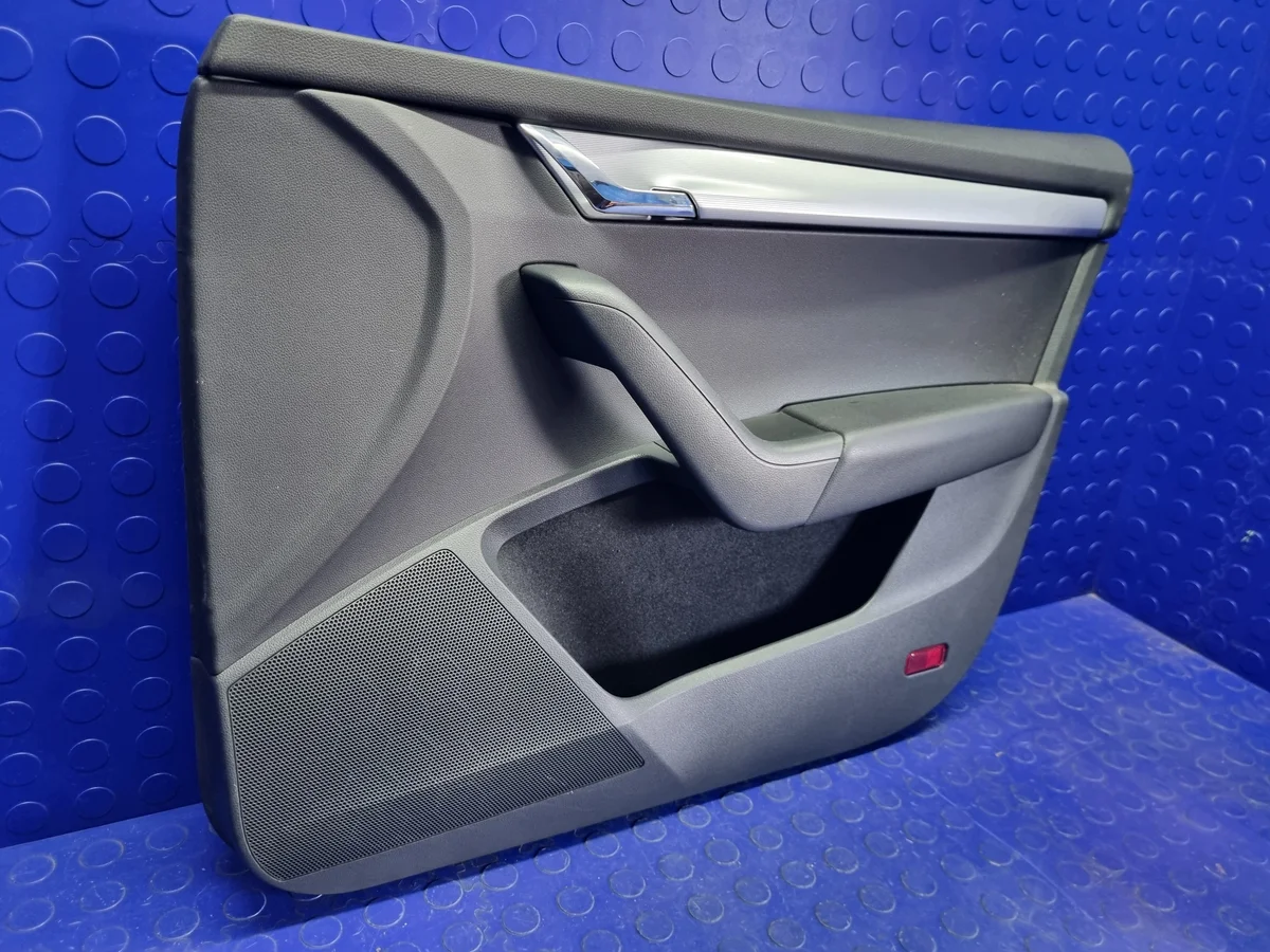 Seitenverkleidung Tür Rechts Skoda Octavia III image 3