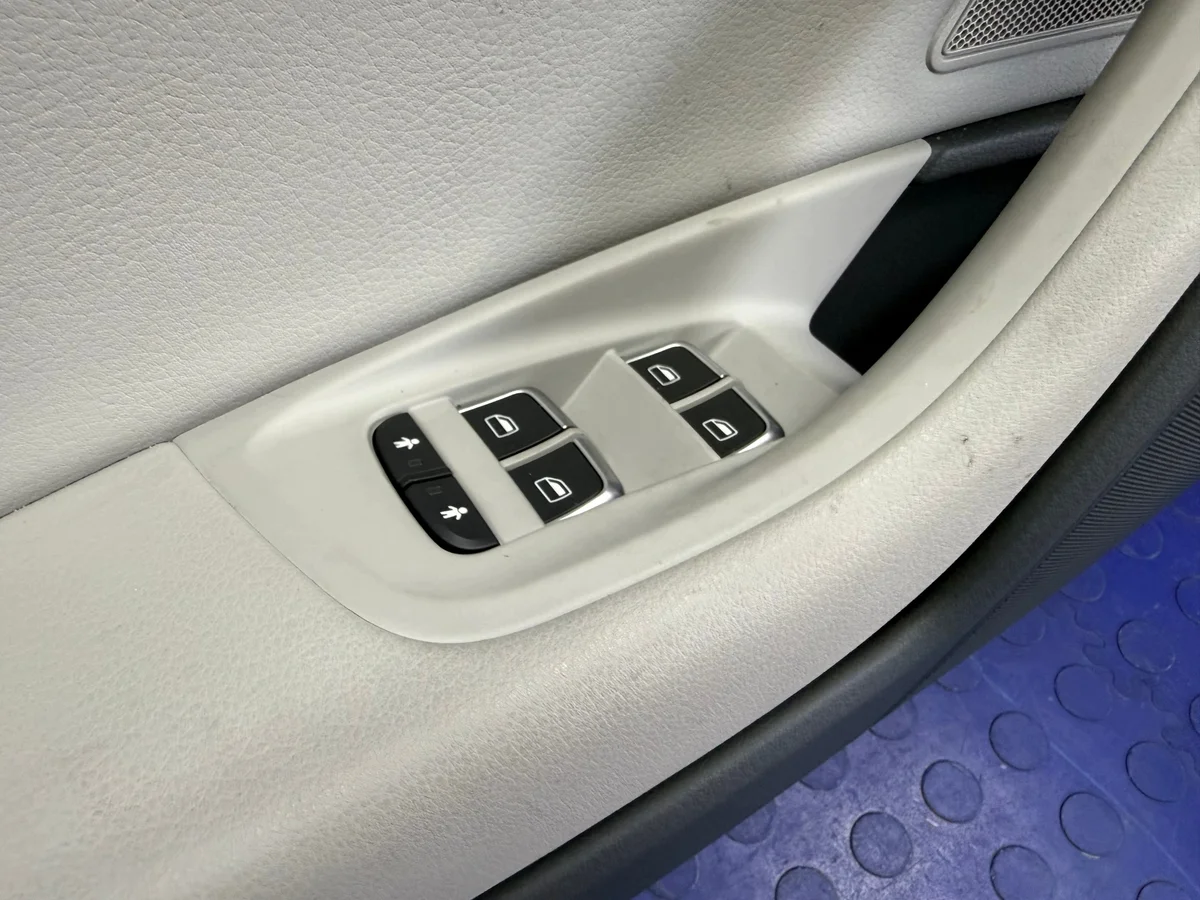 Türverkleidung vorne links Audi A6 C7 image 10