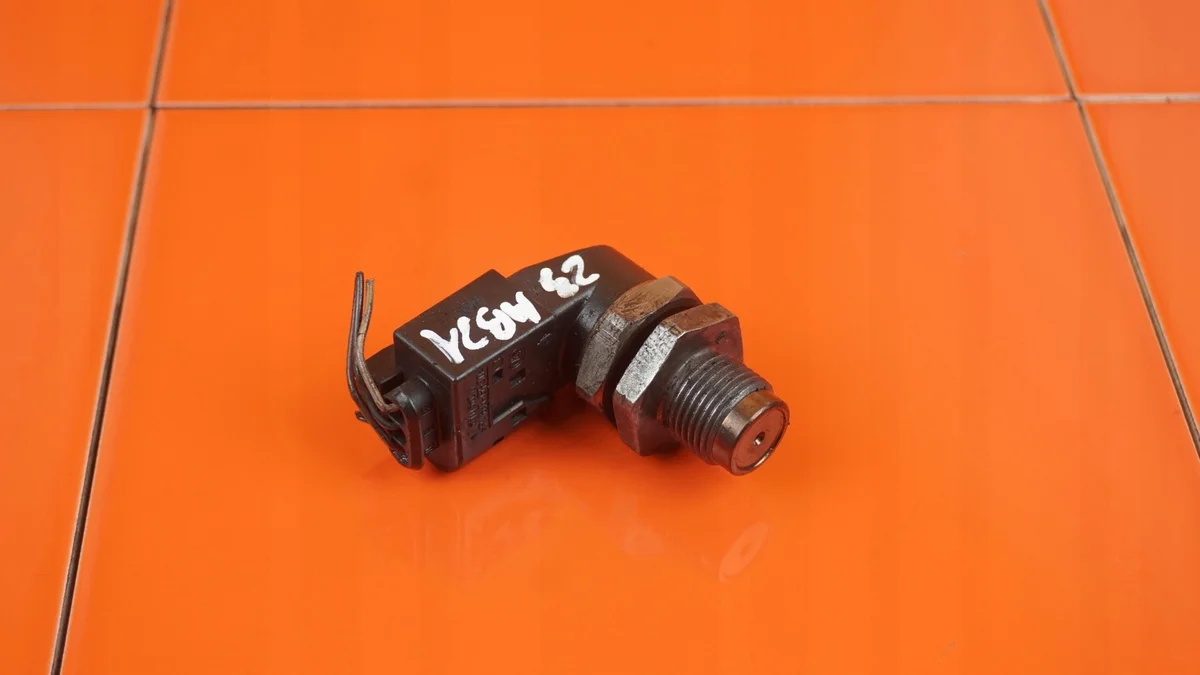 Sensor Presión Combustible BMW 7 E65 3.0 D image 3