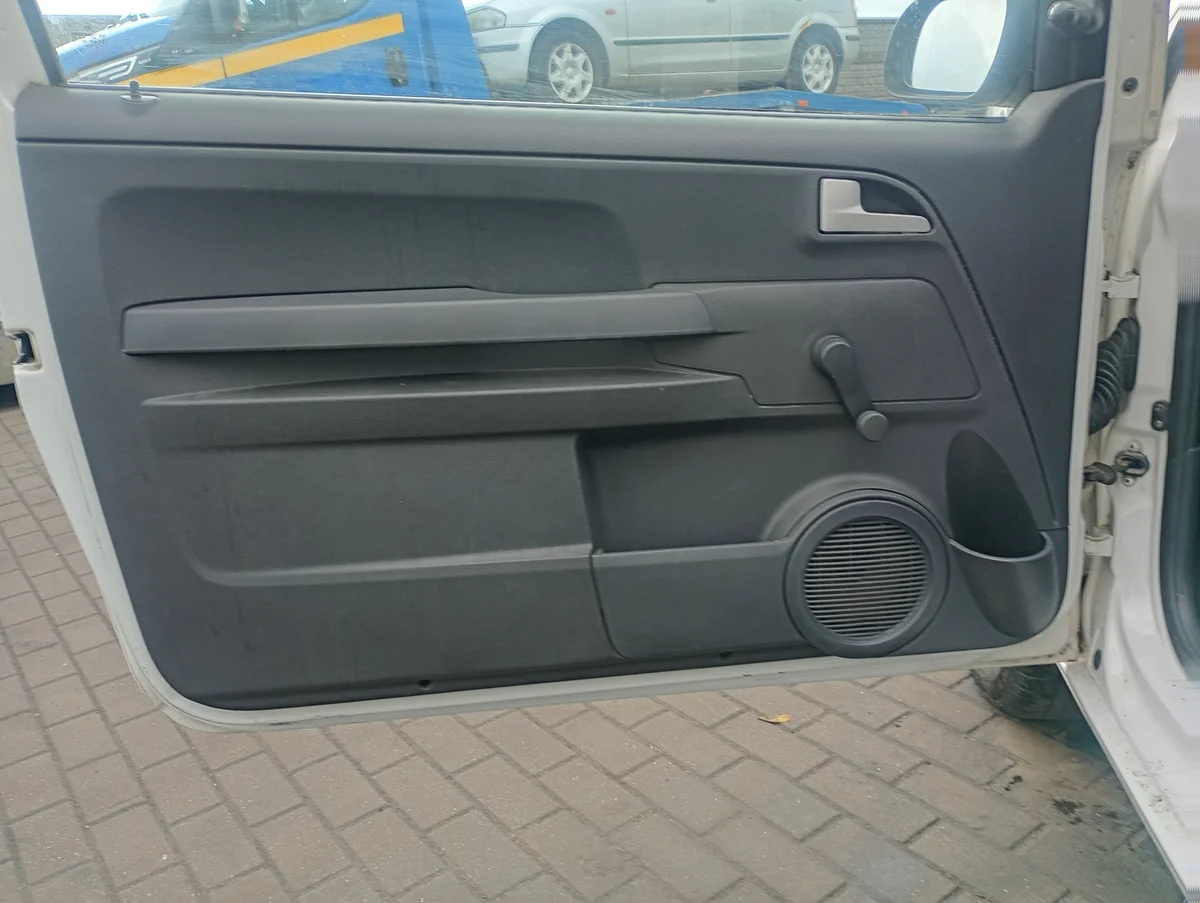 VW Fox dörrpanel vänster fram MM-1609-62