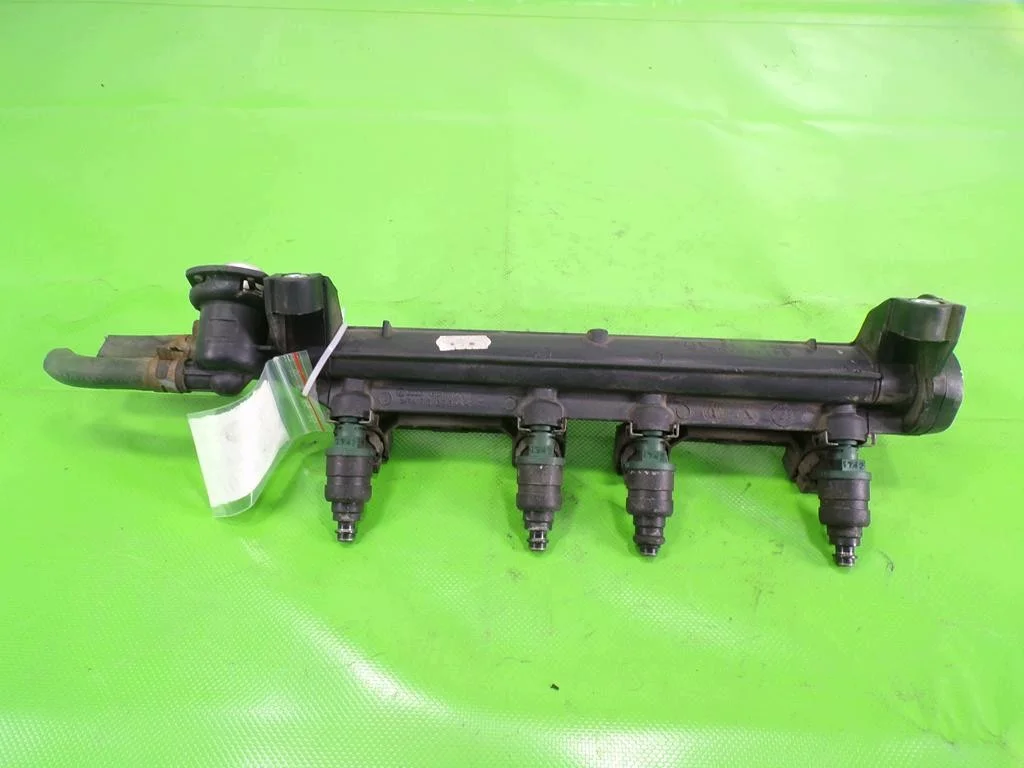 SKODA OCTAVIA KOMBI I FL 1.6 102KM BFQ Injector Rail