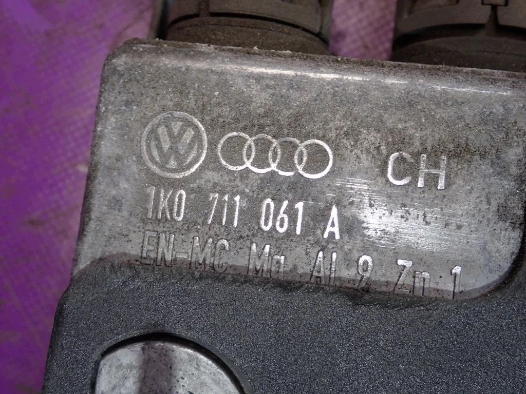 VW Touran 03-06 Vaihdevalitsin 1K0711061A image 8