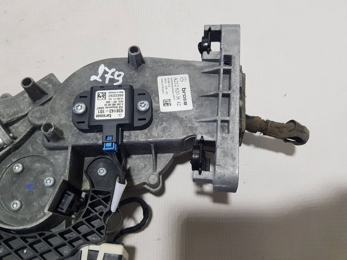 Mercedes W204 W212 Module Deur Module image 4