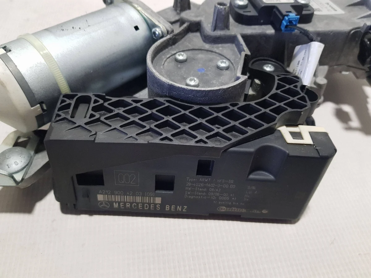 Mercedes W204 W212 Module Deur Module image 5