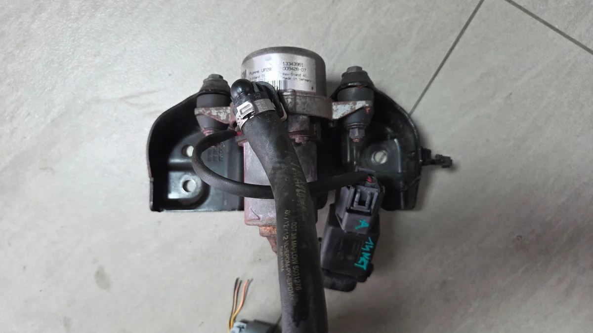 Vakuum Pumpe Opel Astra J 1.4T 13343961