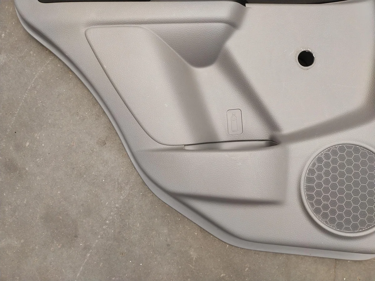 Suzuki SX4 dörrpanel klädsel vänster bak image 4