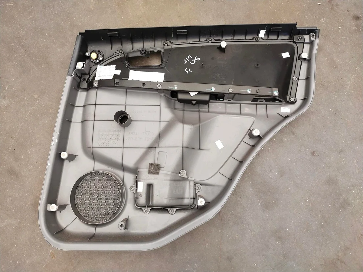 Suzuki SX4 dörrpanel klädsel vänster bak image 6
