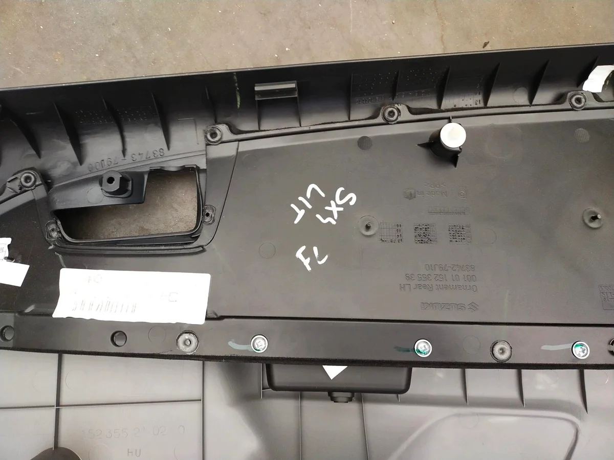 Suzuki SX4 dörrpanel klädsel vänster bak image 7