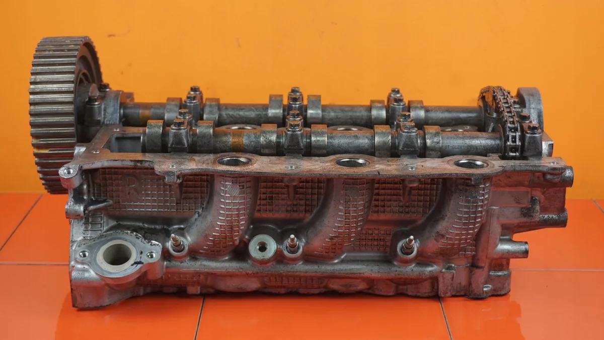Land Rover Discovery III 2.7 TD Culata Derecha image 3