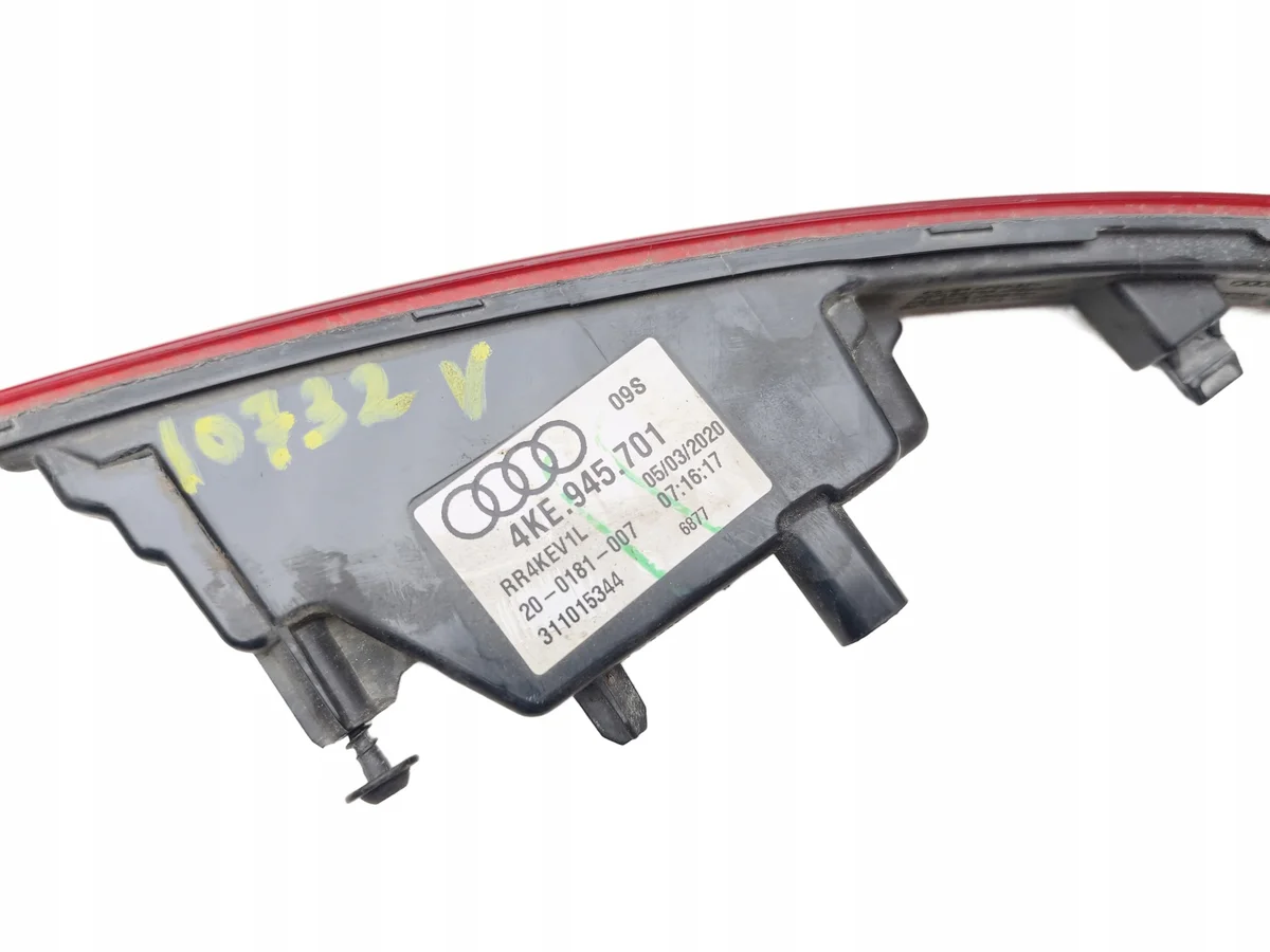 Audi e-tron Sportback Reflector Trasero Izquierdo thumbnail 6