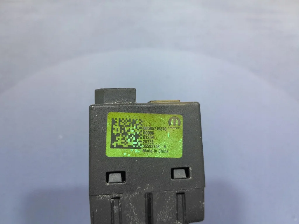 Alfa Romeo Tonale USB-Anschluss Buchse L-297605-00505719370 image 4