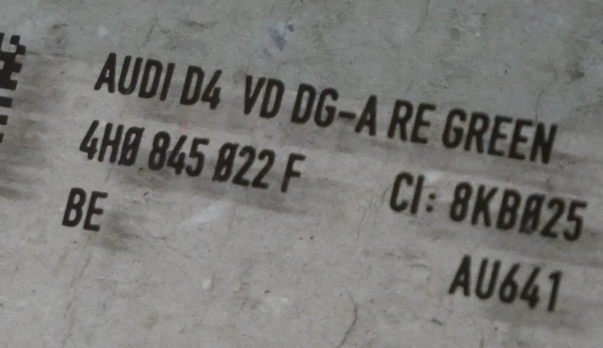 Audi A8 4H D4 2016 Oikea etuovi lasi image 3