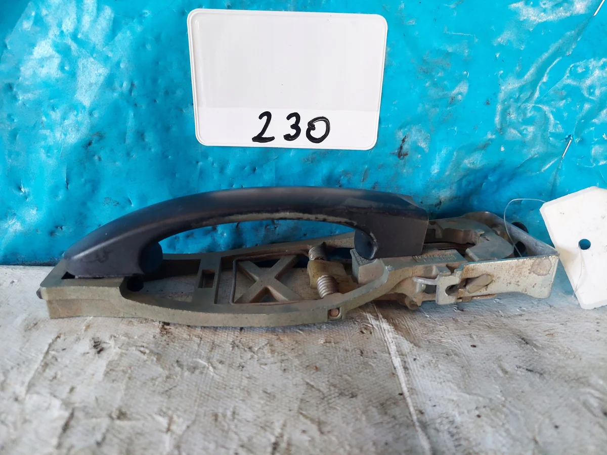 VW Touran Türgriff Vorne Rechts Silber image 3