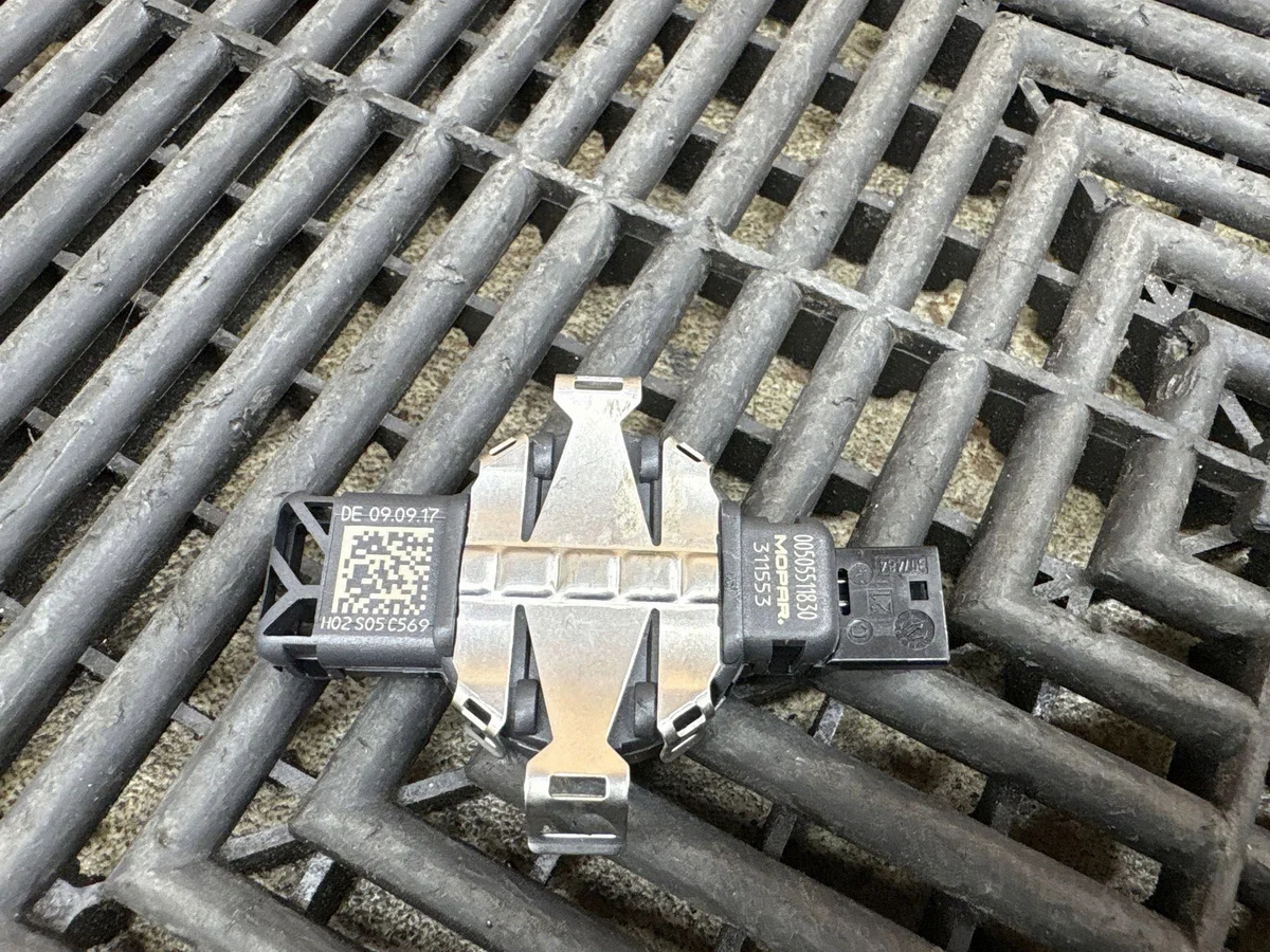 Alfa Romeo Stelvio Rain Sensor 00505511830 image 3